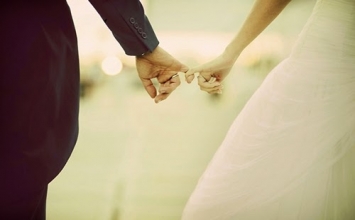 Đĩa ớt và cốc nước